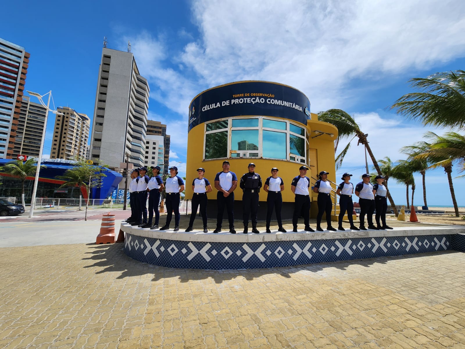 alunos da guarda na beira mar